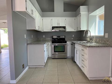 1021 Eubanks Ave, Bakersfield, CA 93307 photo 8