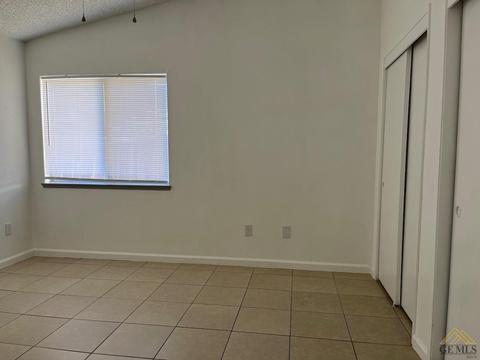 1021 Eubanks Ave, Bakersfield, CA 93307 photo 12