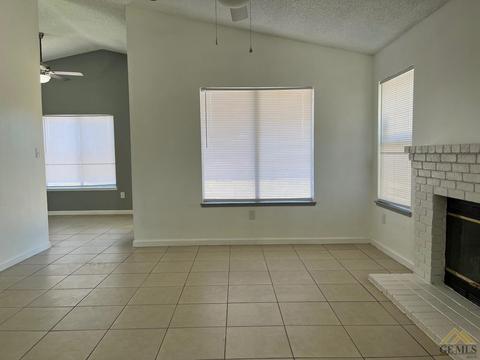 1021 Eubanks Ave, Bakersfield, CA 93307 photo 5