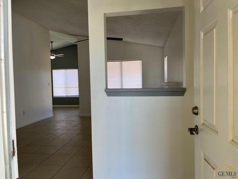 1021 Eubanks Ave, Bakersfield, CA 93307 photo 3
