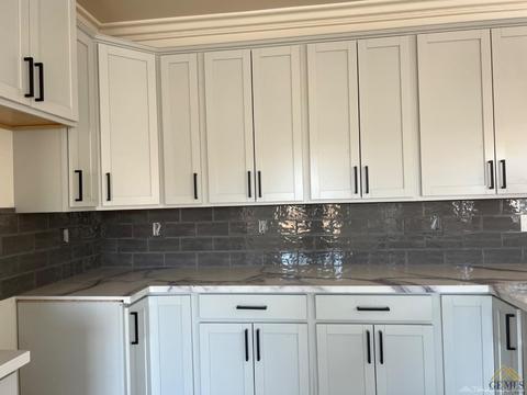 21101 Castle Gate Dr, Tehachapi, CA 93561 photo 2