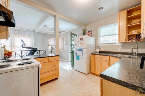 207 E Lucard St, Taft, CA 93268 photo 13