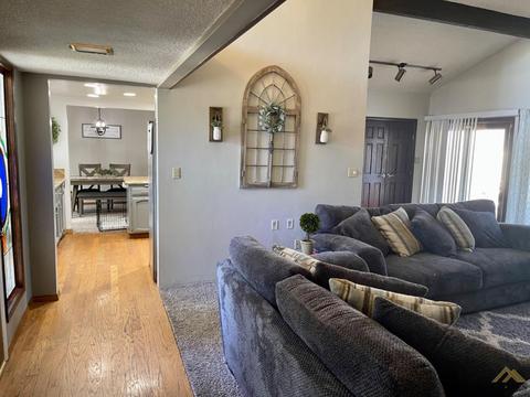 325 Pine Dr, Taft, CA 93268 photo 7