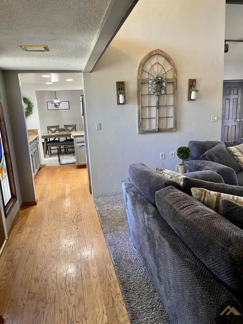 325 Pine Dr, Taft, CA 93268 photo 6