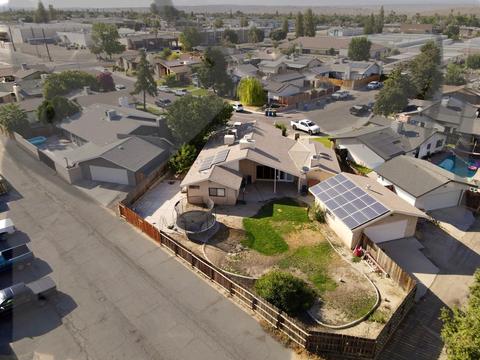 325 Pine Dr, Taft, CA 93268 photo 3