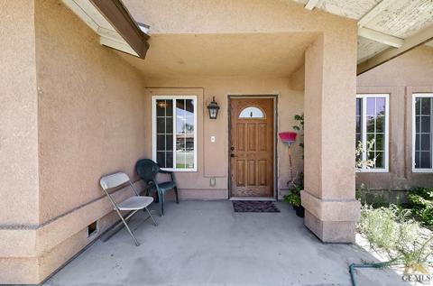 492 Ryan Dr, Shafter, CA 93263 photo 2