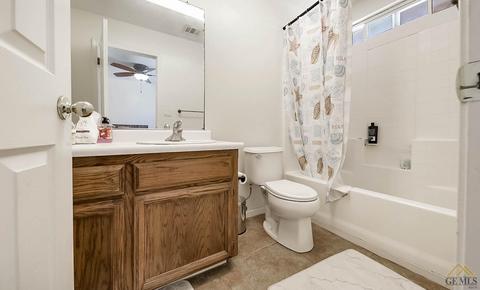 492 Ryan Dr, Shafter, CA 93263 photo 11