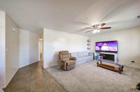 492 Ryan Dr, Shafter, CA 93263 photo 4