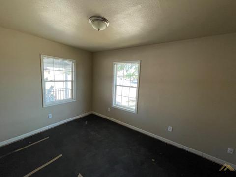 416 Pierce St, Taft, CA 93268 photo 7