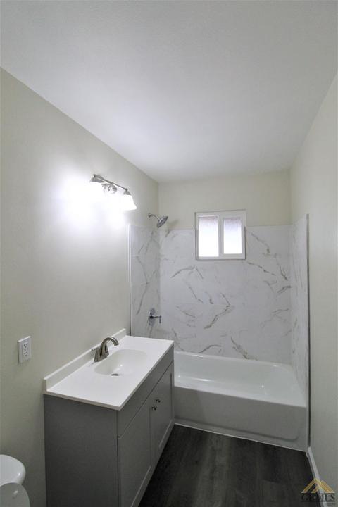 10304 Stobaugh St, Lamont, CA 93241 photo 10