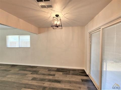 10304 Stobaugh St, Lamont, CA 93241 photo 6