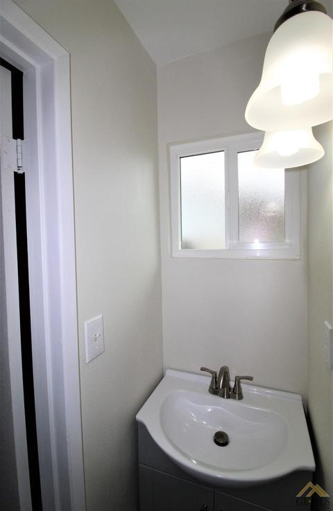 10304 Stobaugh St, Lamont, CA 93241 photo 15