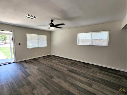 10304 Stobaugh St, Lamont, CA 93241 photo 4