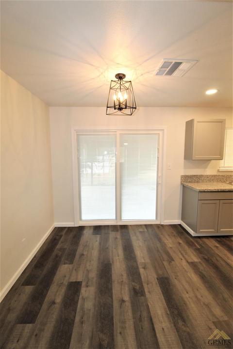 10304 Stobaugh St, Lamont, CA 93241 photo 7