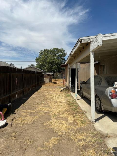 604 Curtis Dr, Bakersfield, CA 93307 photo 5
