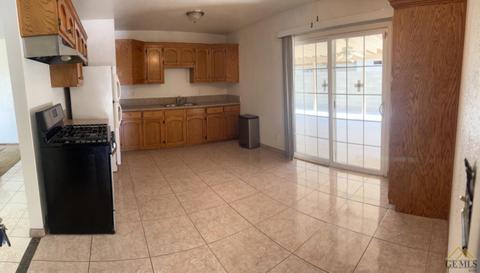 920 Stephen Ct, Wasco, CA 93280 photo 3