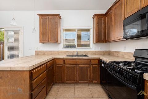 415 Grace Ct, Shafter, CA 93263 photo 9