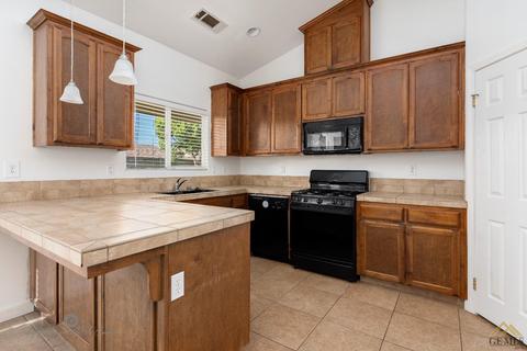 415 Grace Ct, Shafter, CA 93263 photo 8