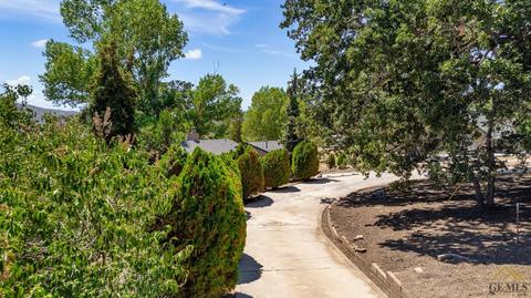 24261 Willow Pass Dr, Tehachapi, CA 93561 photo 2
