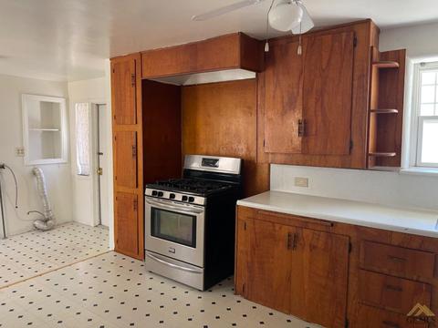 302 Polk St, Taft, CA 93268 photo 7