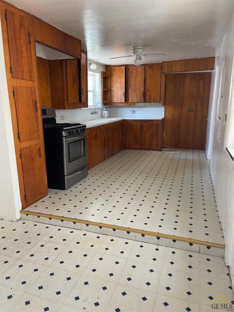 302 Polk St, Taft, CA 93268 photo 9