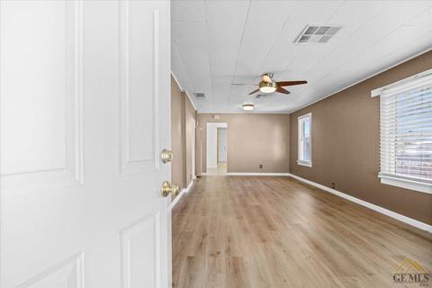 218 Buchanan St, Taft, CA 93268 photo 4