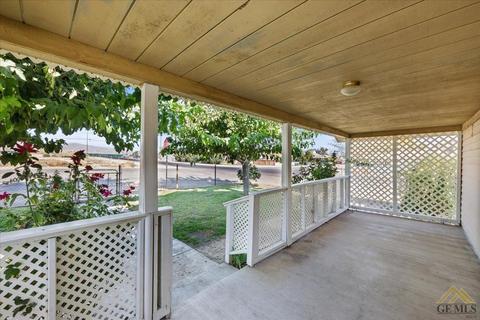 218 Buchanan St, Taft, CA 93268 photo 3
