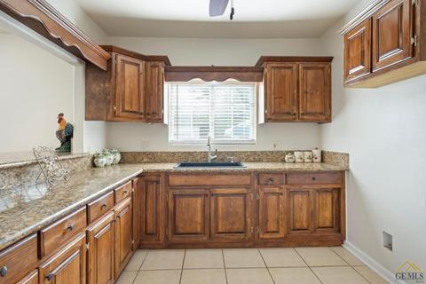 709 Lucard St, Taft, CA 93268 photo 12