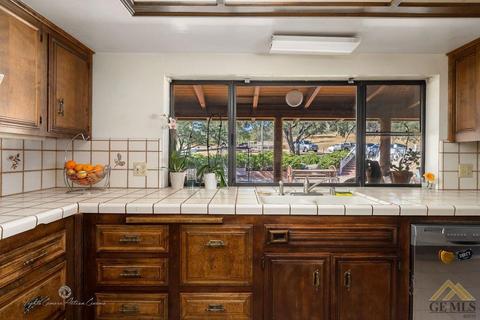 21542 Stacey Ln, Tehachapi, CA 93561 photo 9