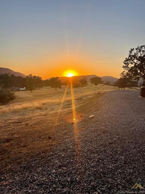 17741 Bold Venture Dr, Tehachapi, CA 93561 photo 2