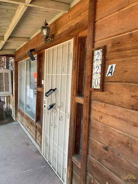 220 Fillmore St, Taft, CA 93268 photo 2