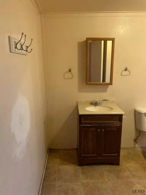 220 Fillmore St, Taft, CA 93268 photo 16