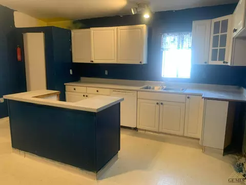 220 Fillmore St, Taft, CA 93268 photo 3