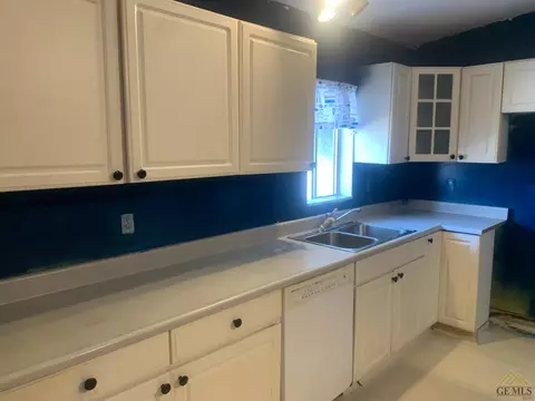 220 Fillmore St, Taft, CA 93268 photo 4