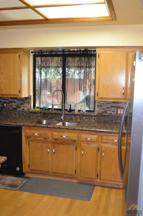 315 Bree Dr, Shafter, CA 93263 photo 6