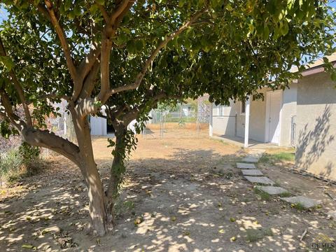 8404 Palm Ave, Lamont, CA 93241 photo 6