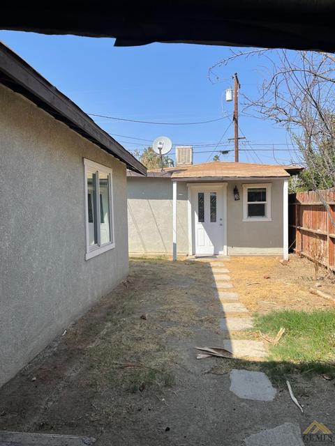 8404 Palm Ave, Lamont, CA 93241 photo 4