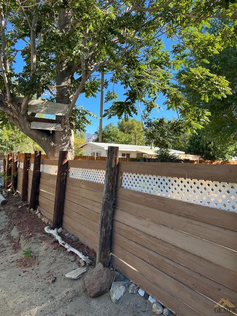 6334 Poplar St, Weldon, CA 93283 photo 2