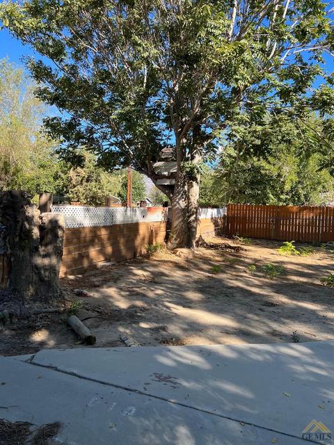 6334 Poplar St, Weldon, CA 93283 photo 3