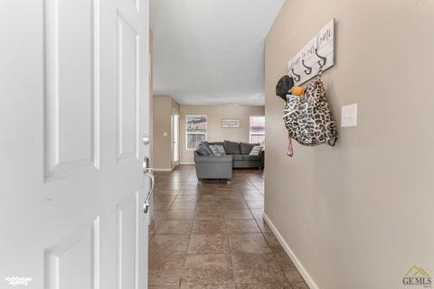 409 Chris Ave, Shafter, CA 93263 photo 3