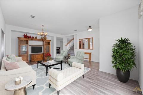 1010 S Green St, Tehachapi, CA 93561 photo 2