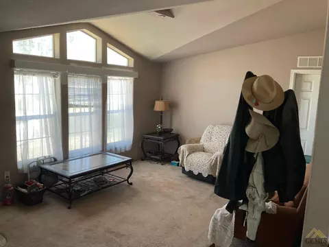 28061 J St, Caliente, CA 93518 photo 3