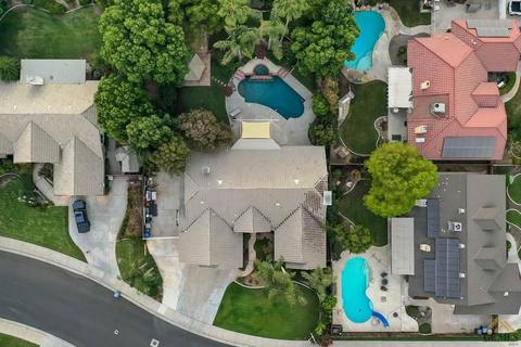 1601 Leaf Crest Ln, Bakersfield, CA 93314 photo 4