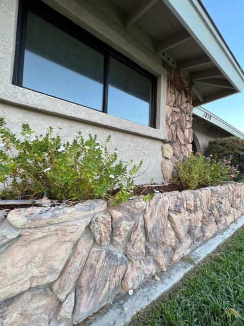 1019 3rd St, Taft, CA 93268 photo 3