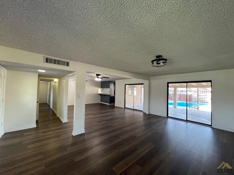 1019 3rd St, Taft, CA 93268 photo 8