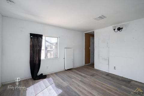 217 E St, Taft, CA 93268 photo 21