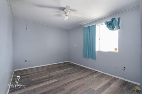 217 E St, Taft, CA 93268 photo 14