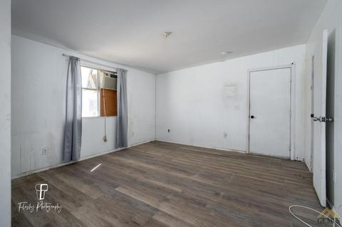 217 E St, Taft, CA 93268 photo 16