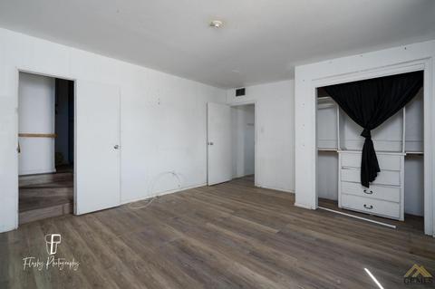 217 E St, Taft, CA 93268 photo 17