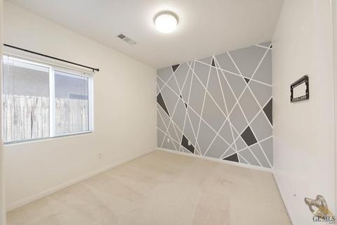 2402 Macau St, Bakersfield, CA 93313 photo 9